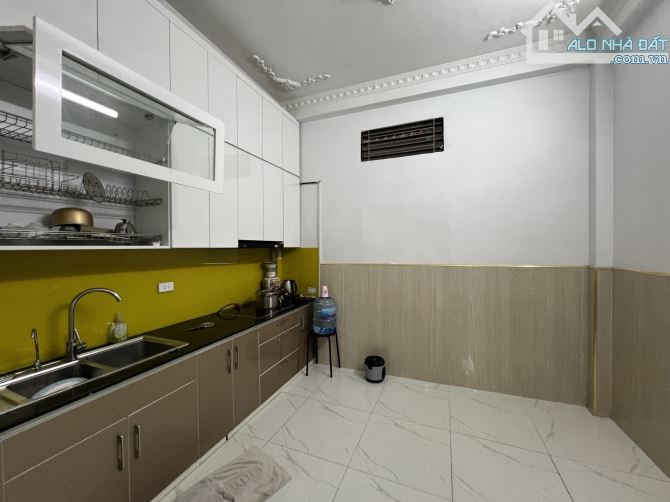 Bán nhà Xuân Thủy 42m 4 tầng mt3.5m giá chỉ 15.6 tỷ - 1