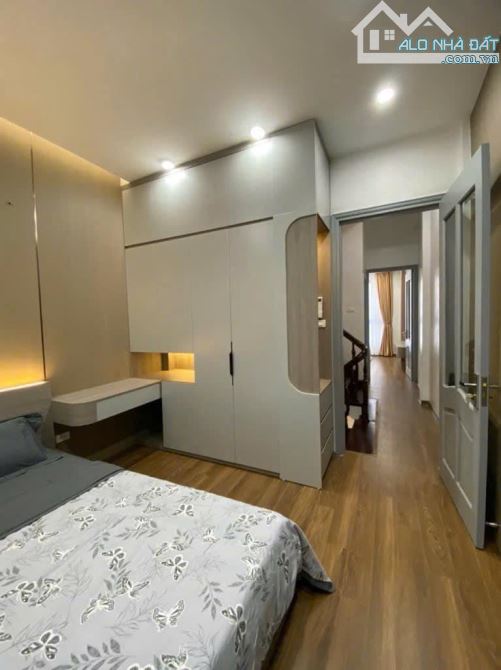 Nhà đẹp Hoàng Quốc Việt chỉ 11 tỷ, sở hữu ngay căn 5 tầng kiên cố, ô tô vào tận nhà. - 1