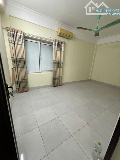 Cho thuê văn phòng 60 m2/tầng tại đường 18M, Mỗ Lao, gồm 2 phòng làm việc - 1