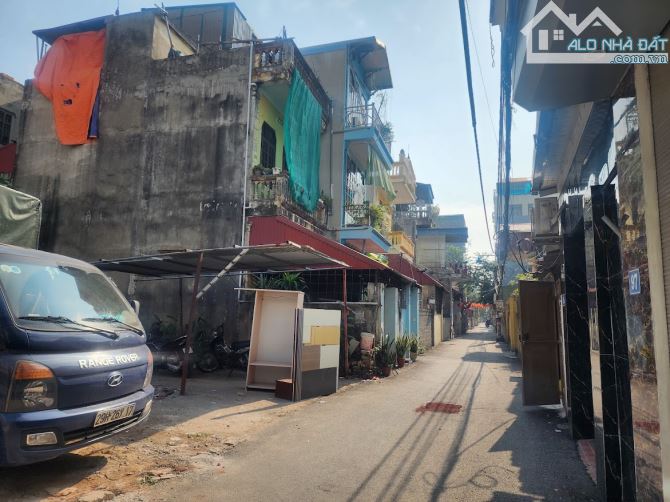 Đông Mỹ bán ĐẤT tặng NHÀ 100m2 mt 6m  ngõ Ô tô dừng đỗ HƠN 7 tỷ - 1