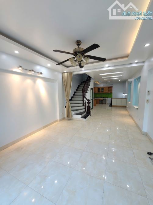Bán nhà liền kề Cổng Đồng La Khê, gần Terra An Hưng, DT 55m2 5T giá 16,1 tỷ LH Vân Anh - 1