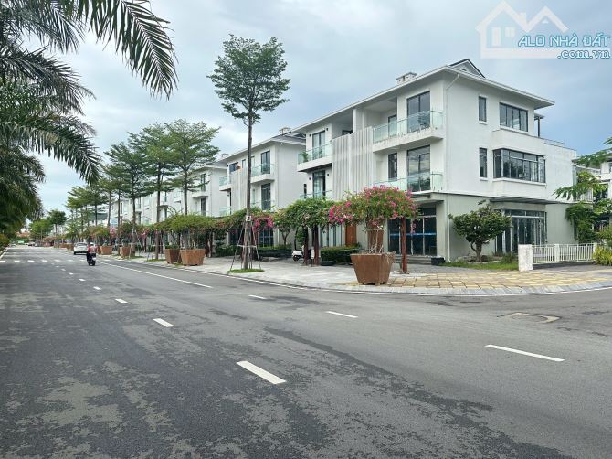 ‼️ Bán Nhà Biệt Thự 3 Tầng 3  Mặt Tiền Thoáng KĐT ECoGarden - Trục Cổng Chính Đi vào - 1