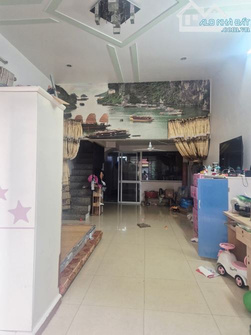 Bán nhà tại sở dầu, hồng bàng dt 52m Giá 2,1 tỷ ô tô đỗ cửa - 1