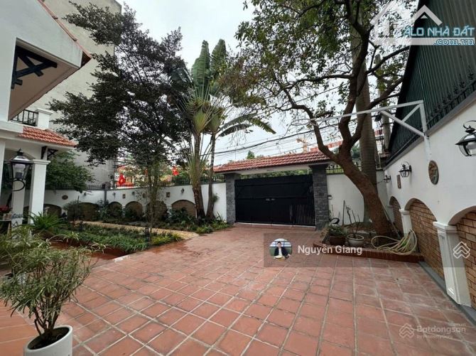 Biệt thự nhà vườn đường Nguyễn Hoàng Tôn - Tây Hồ 310m2, 2 tầng full đồ 42 triệu/tháng - 1