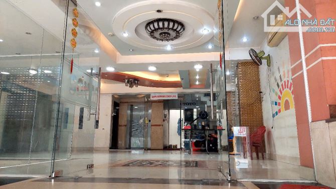 CHO THUÊ NHÀ MẶT TIỀN ĐINH BỘ LĨNH (HẦM TRỆT 3 LẦU 9m X 15m) VỊ TRÍ ĐẸP - 1