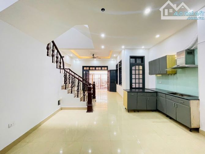 BÁN NHÀ BÁT KHỐI, LONG BIÊN – MẶT TIỀN 6.2M, ĐƯỜNG 8M Ô TÔ TRÁNH, DT 96.5M², GIÁ 15 TỶ - 1