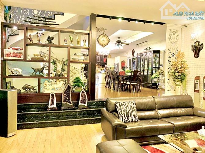 Bán BIỆT THỰ PHÚ NHUẬN  DT: 9.6 x20m, 5 tầng , 188m2, dòng tiền 60tr / tháng. - 1