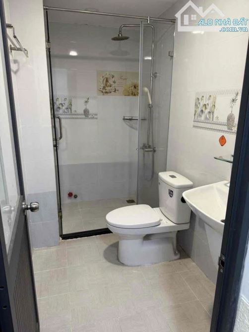 Bán Nhà Bình Thạnh Hẻm 8M Phan Văn Trị 3 Tầng - 4x15M Gần ĐH Văn Lang chỉ 10.7 Tỷ TL - 1