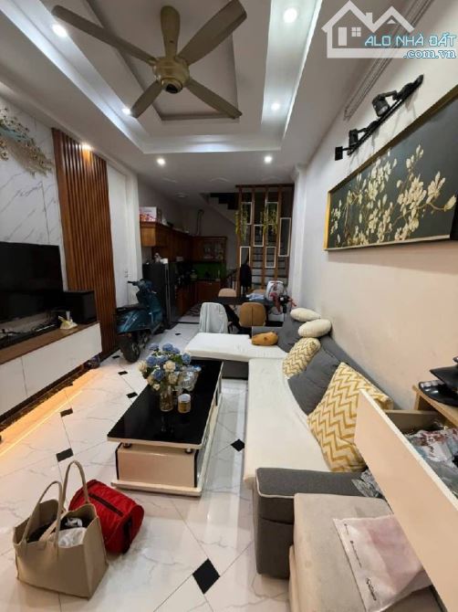 🔥🔥BÁN NHÀ PHỐ TRẦN KHÁT CHÂN 35M2- HIẾM! LÕI HAI BÀ  -  NHÀ ĐẸP LONG LANH - NỘI THẤT XỊN - 1