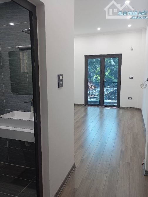 NHÀ ĐẸP - LÝ SƠN- VIỆT HƯNG- Dt72m x 5 TẦNG- GẦN Ô TÔ TRÁNH- GIÁ 12,8 tỷ - 1