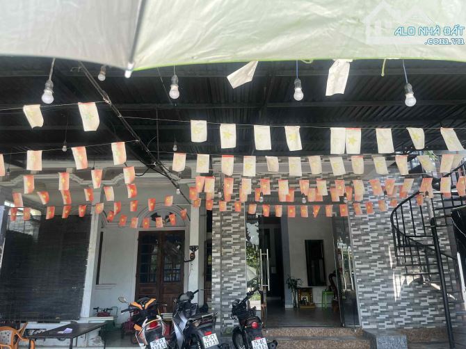Bán nhà gần 300m mặt tiền Tỉnh Lộ đang kinh doanh quán kara ổn định - 1