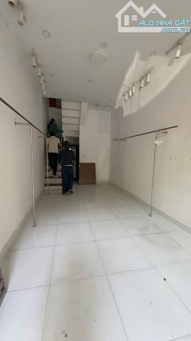 Cho thuê nhà mặt phố Tô Hiến Thành 25m x 4 tầng, thông sàn, nhà mới cứng, giá tốt - 1