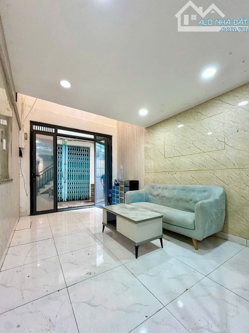 NHÀ HOT 3 TẦNG LẦU NGAY XVNT - ĐBPHU- HÀNG XANH - 4PN - 1