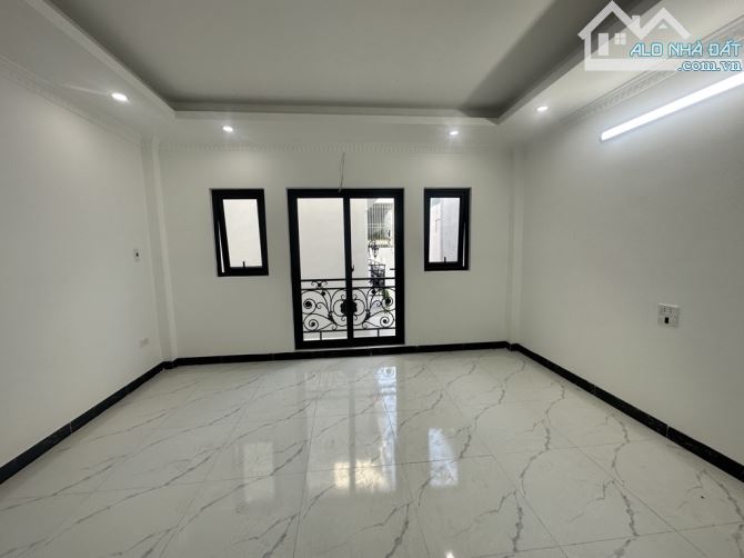 BÁN NHÀ LÔ GÓC NGỌC TRÌ, THẠCH BÀN – 32M², 5 TẦNG, GẦN AEON MALL, GIÁ 6.3 TỶ - 1