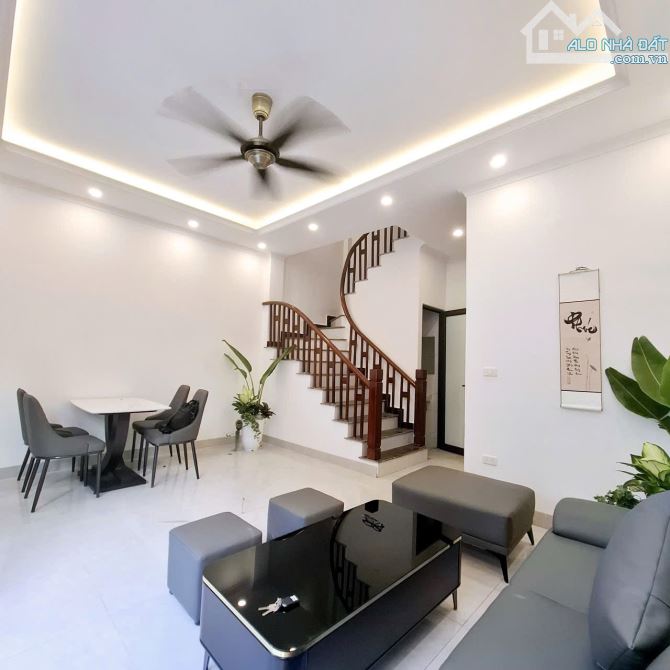 Thạch Bàn. Mới tinh 46m*5 tầng*thang máy*hơn 7 tỷ. Vị trí đẹp sát công viên hồ điều hoà. - 1