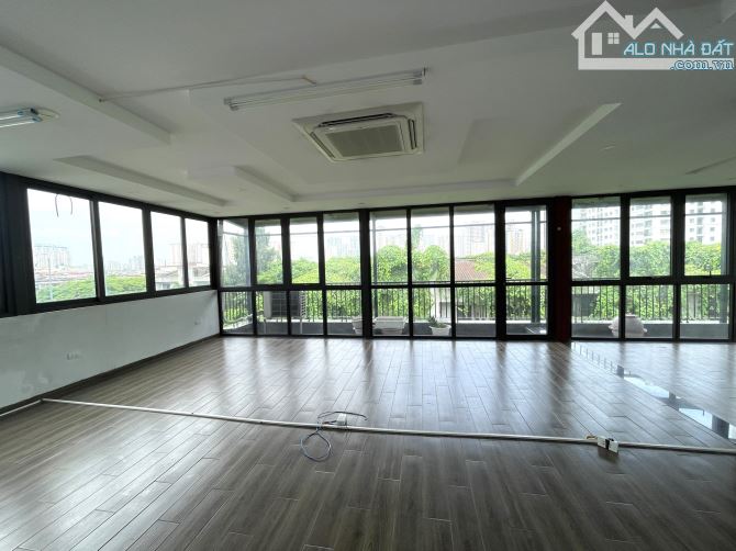 Xuân Thủy - VP 190m2 mới 100% tìm người bóc tem giá 36 triệu, miễn phí làm việc ngoài giờ - 1