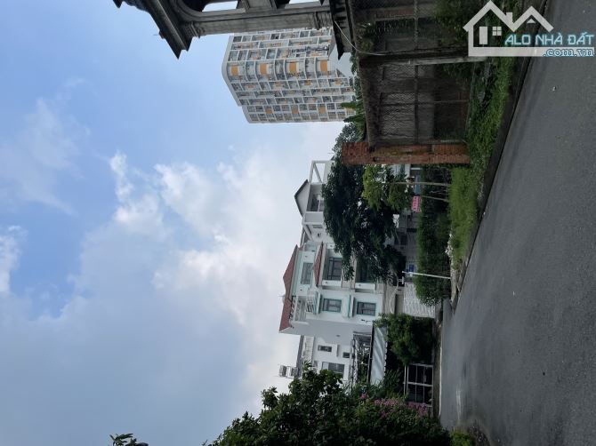 Bán Biệt Thự Đường Nguyễn Văn Linh. đối Diện Trường Đại Học Văn Hiến. Bình Chánh ( 14x20m) - 1