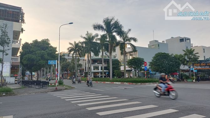 Bán đất mặt tiền ngang hơn 13m, sát BigC Go Dĩ An, full thổ cư, Làng DH quốc gia, chỉ 20tỷ - 1