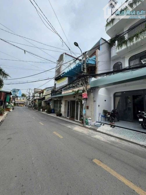 Nhà đẹp trung Chánh Hóc Mônxuống còn 6 tỷ 3   Nhà 1 trệt 2 lầu + sân thượng - 1