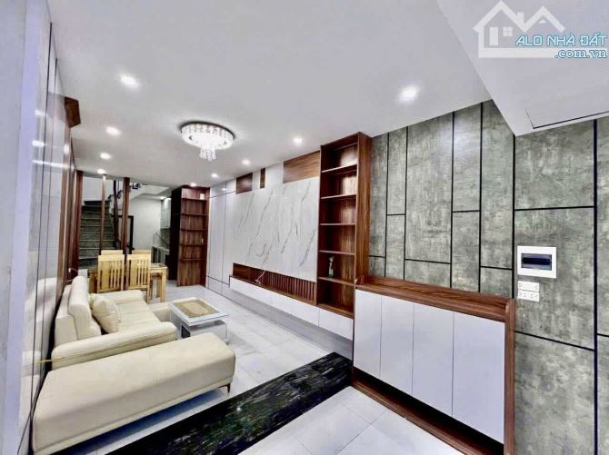 Bán nhà NGUYỄN SƠN, LONG BIÊN - 41m2 x 4 Tầng - 8.85 Tỷ (TL) - 1