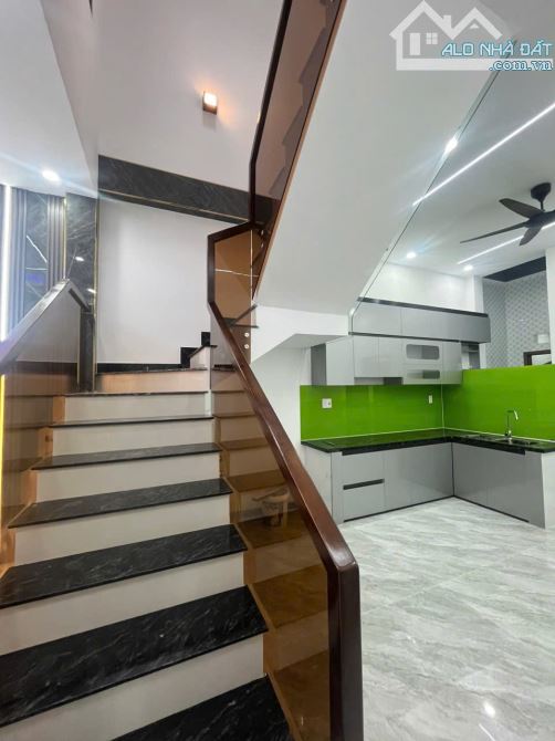 Bán nhà 1 Trệt 1 Lầu,đường nhựa 2 xe hơi,SHR hoàn công,gần Cầu Hang - 1