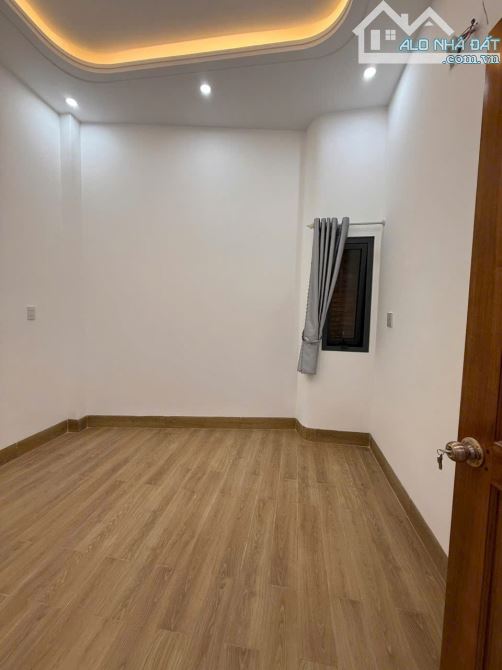 BÁN CẶP NHÀ LẦU MỚI XÂY 100% – HẺM 311 ĐƯỜNG NGUYỄN VĂN CỪ, CÓ 3 PHÒNG NGỦ + 2 GIẾNG TRỜI - 1