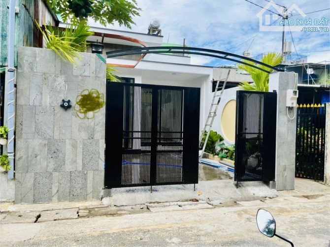 NHÀ MỚI HOÀN THIỆN 123M2 MẶT TIỀN ĐƯỜNG TÂN THỚI NHÌ, XE HƠI NGỦ TRONG SÂN. GẦN TRƯỜNG - 1