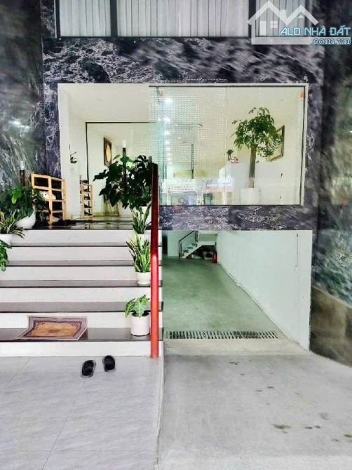 Bán siêu phẩm Tòa nhà MT Nguyễn Văn Nghi dt 200m2 hầm 8L giá sốc 63 tỷ - 1
