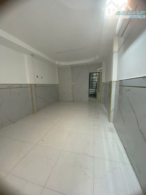 Nhà Vị trí KD Hẻm thông 5m xe hơi xe tải Nguyễn Hữu Cảnh - 1