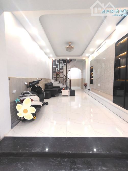 Bán Nhà Xuân Thủy,50m2, Lô Góc 3 Mặt Thoáng,Tặng Nội Thất,Ô tô Đỗ ,Ngõ Thông,Kinh Doanh - 1