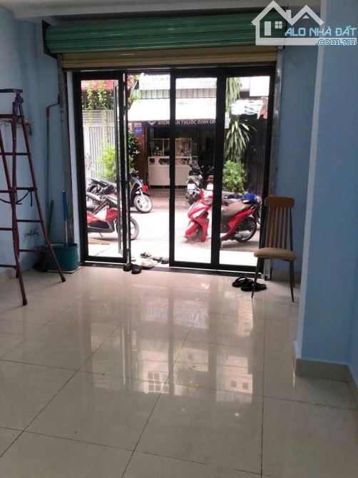 Nhà hẻm xe tải Nguyễn Ngọc Lộc, 4x20, trệt lầu 4pn 2wc 17 triệu - 1