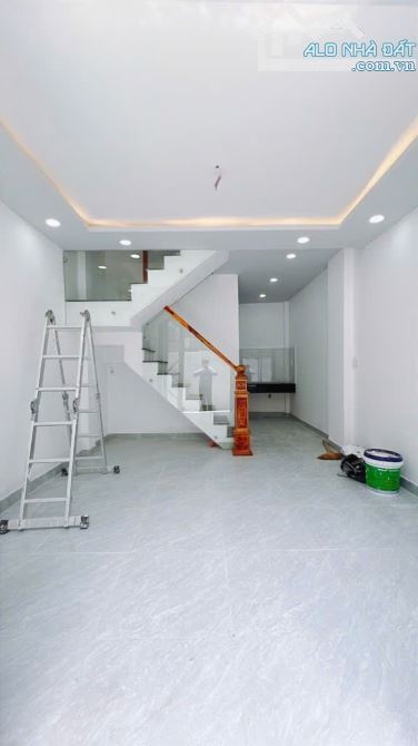 Nhà bán Bến Vân Đồn Quận 4 MỚI ĐẸP 32m2, HƠN 2 TỶ SANG TÊN SỔ HỒNG - 1