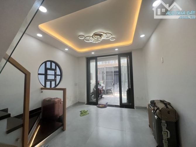 Bán nhà ngay Gigamall Phạm Văn Đồng 40.3m2, sổ hồng riêng, đất thổ cư, giá 4.1 tỷ - 1