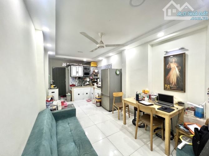 NHÀ RỘNG 56M² P.9 PHÚ NHUẬN - 2 LẦU KIÊN CỐ - CHỈ 5.1 TỶ - SỔ SẴN! - 1