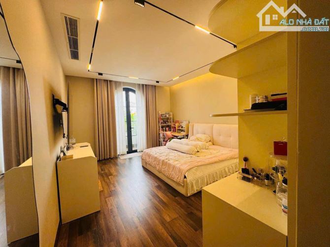 BÁN NHÀ KHU BIỆT THỰ LÊ VĂN SỸ. DT:  4.5 x25m 1 Hầm 6 tầng, tặng hết nội thất cao cấp - 1