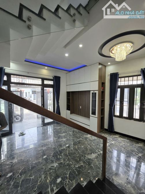 Nhà 2 MẶT KIỆT rộng 5M_ Đường HOÀNG VĂN THÁI_ Hướng ĐÔNG mát mẻ - 1