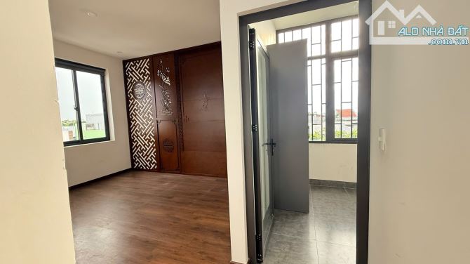 Bán nhà 3 tầng gần biển, gần sông - Căn góc thoáng mát giá tốt - 1
