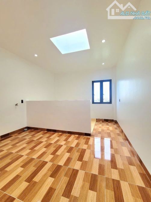 Nhà dân xây độc lập, tâm huyết oto đậu cửa,cách mặt đường Hồ Sen 30m, kinh doanh nhỏ lẻ - 1