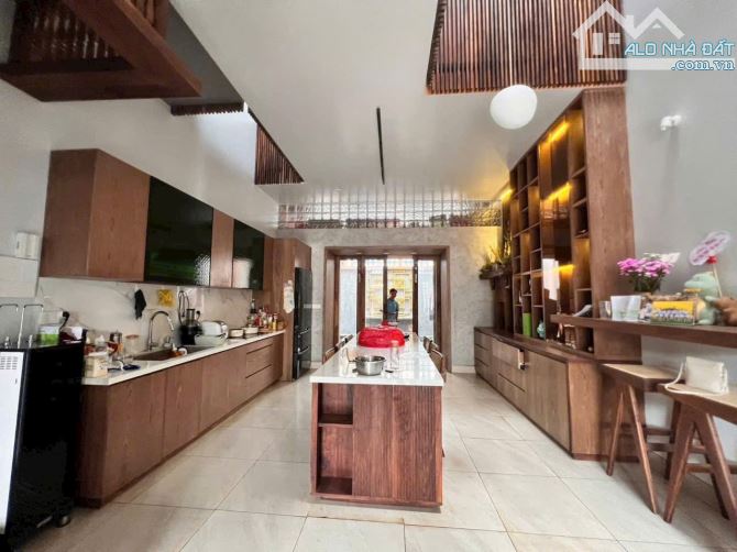 Khách gửi: nhà 1 trệt 1 lầu mặt Đông Bắc đường 30m TDP8 ——— DT: 5x23m Thổ cư 100% Giá: 8,6 - 1