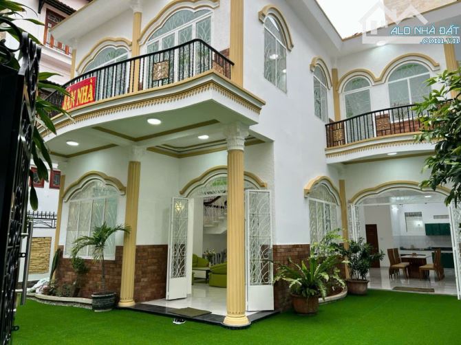 ViLLa với khuôn đất lớn (500m2), 3 MT HXH trung tâm Phú Nhuận, Giá chỉ 50 tỷ - 1