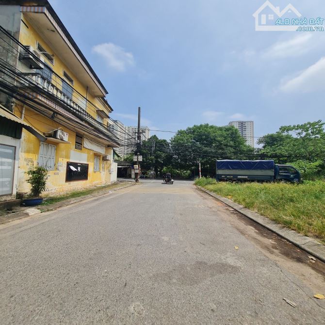 2 tỷ x có 50m2 đất Dương Quang, Gia Lâm, ô tô vào. Lh - 1