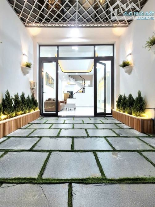 Giá 7.5 tỷ, 4x16m. Nhà đẹp 3 tầng, đường Huỳnh Tấn Phát, ô tô ngủ trong nhà - 1
