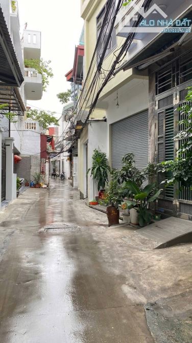Bán nhà độc lập xây mới tuyến 2 Trần Nguyên Hãn ô tô đỗ cửa giá tốt.. - 1