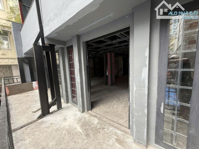 Cho thuê 24 Đông Du Quận 1 DT 8x10m trệt 1 lầu giá thuê 100 triệu/tháng - 1