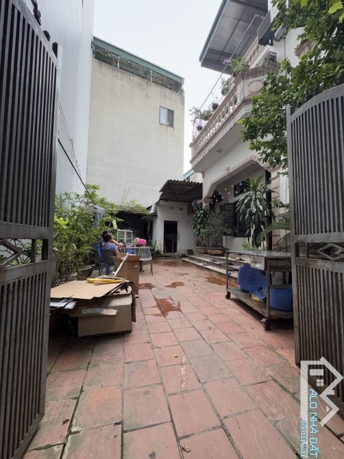 HÀNG F0 - Đất Phố Trạm - 50m2 Phân lô vuông vắn - Ô tô đỗ cửa - Giá 174tr/m2 - 1