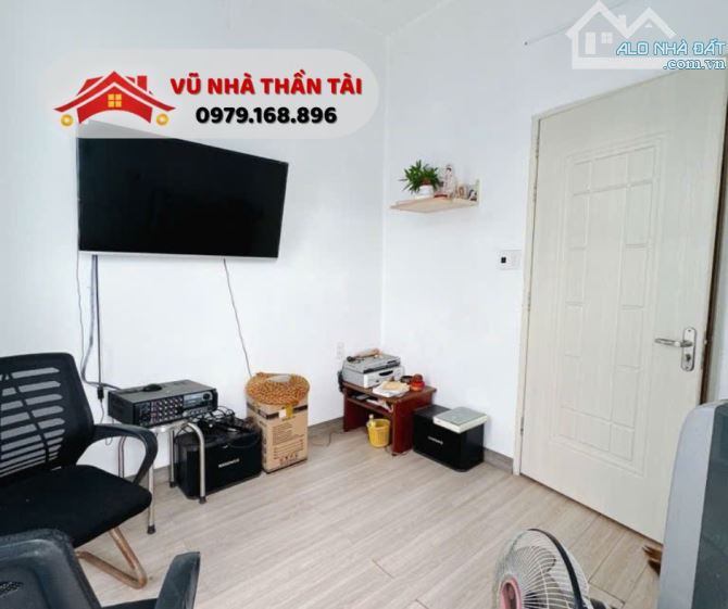 Bán nhà Mặt Tiền xe hơi 8m Nguyễn Thần Hiến, 3 lầu, 28 m2, Quận 4, 6.x tỷ - 1