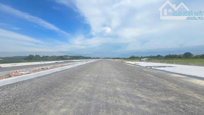 Lô đất vàng mặt tiền đường lớn - cách công viên nước Sun World Sầm Sơn chỉ vài bước chân - 1