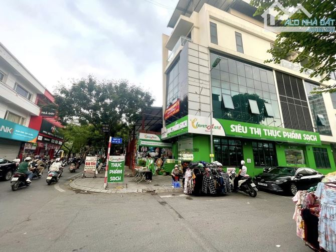 LÔ GÓC KIM CƯƠNG GIỮA TRÁI TIM BA ĐÌNH - 1 MẶT PHỐ, 1 MẶT Ô TÔ TRÁNH, 2 VỈA HÈ, SỔ ĐỎ SẴN - 1