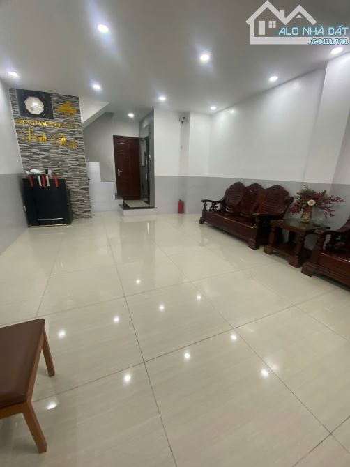 Cho thuê cân hộ có bếp khép kín rộng đẹp dt 50m full nội thất ngay Dã Tượng cách biển 100m - 1