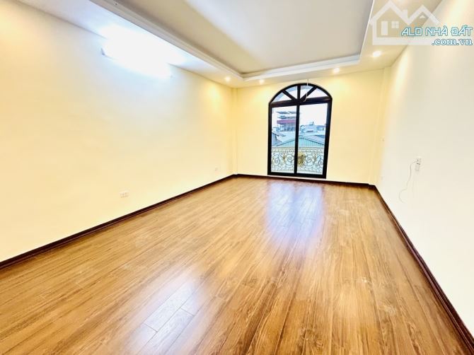 Vĩnh Hưng. Ngõ to hơn phố. Phân lô gara, mới tinh. 5 tầng thông sàn hiện đại. nhỉnh 12 tỷ - 1